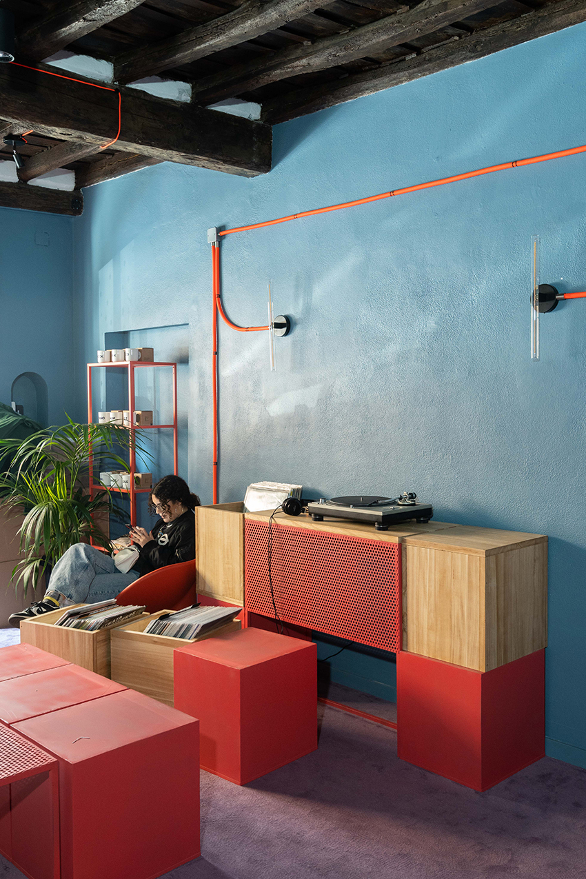 text_3_14_Sounds Familiar Store by STUDIOTAMAT ©Seven H. Zhang