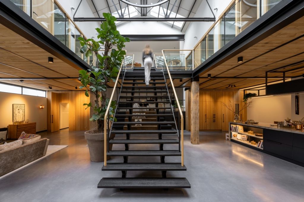 Un loft spaţios şi dinamic amenajat într-o fostă sală de sport. The Gymnasium, Amsterdam