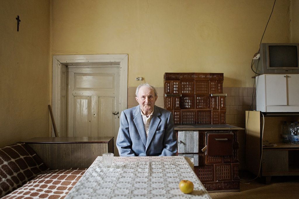 Amintirile foștilor deportați în Rusia Sovietică – Expoziție foto de Marc Schroeder la ICR Berlin