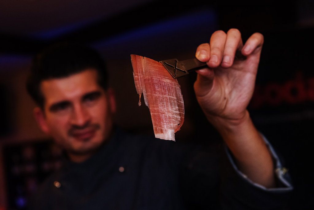 O zi din viața unui cortador de jamon